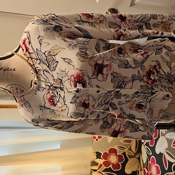 White House / Black Market Floral Long Sleeve Blouse - Picture 4 of 11